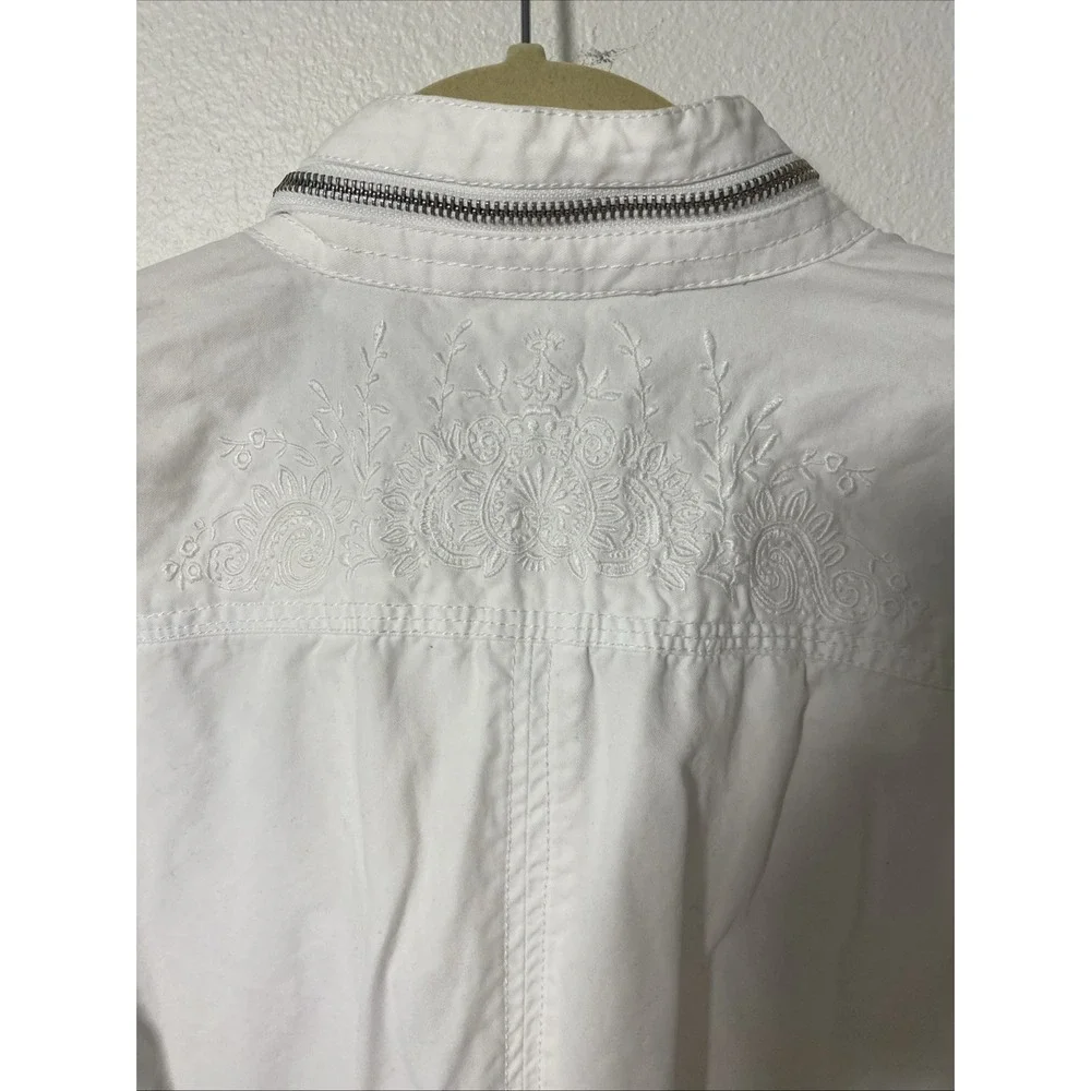 Liz‎ Claiborne White Large Zip Front Jacket Hiking, Vacation M1